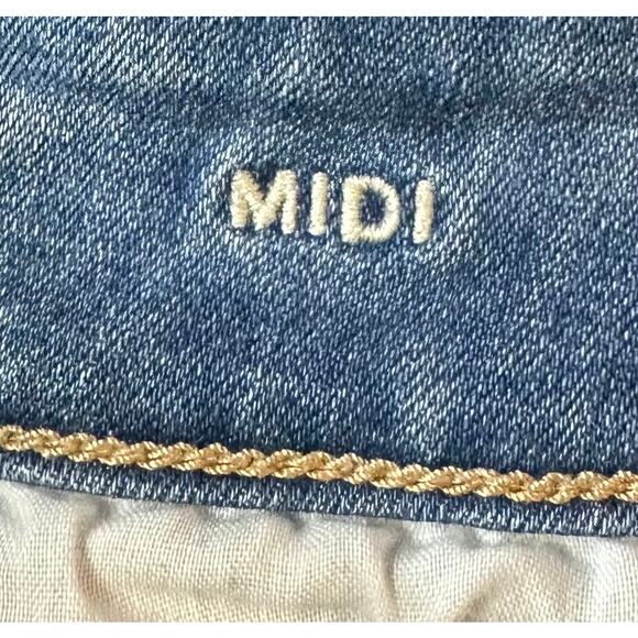 American Eagle Stretch Midi Jean Shorts Blue Denim Low-Rise Distressed Size 2 - Picture 7 of 8